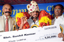 Sushil Honored With Rs 5 Lakh Award 